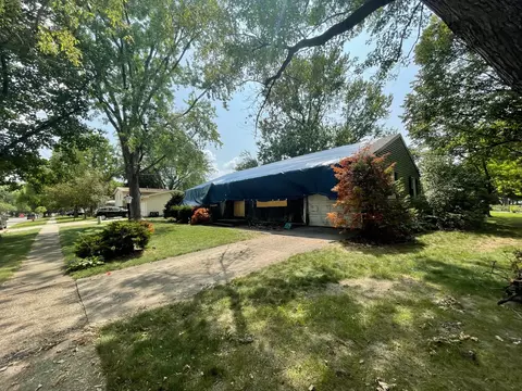 2003 Winchester Dr, Champaign, IL 61821