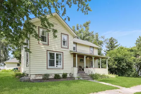 321 S Main St, Kingston, IL 60145