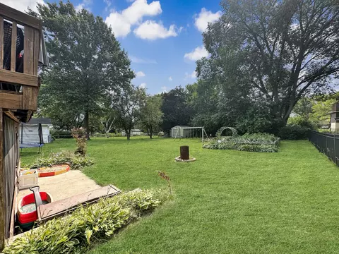 3263 Knox Dr, Freeport, IL 61032 photo 5