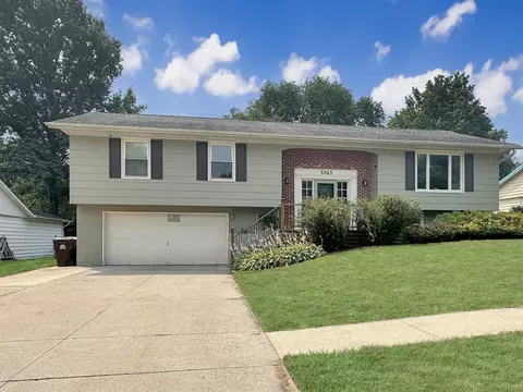 3263 Knox Dr, Freeport, IL 61032 photo 2