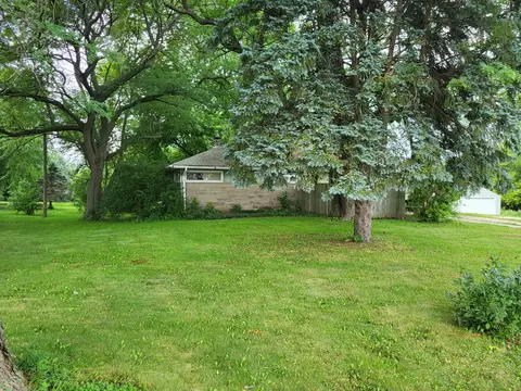 255 N Somonauk Rd, Cortland, IL 60112