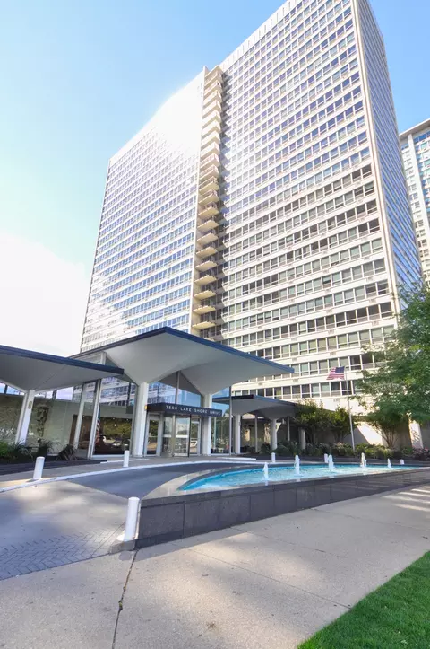 3550 N Lake Shore Dr #212, Chicago, IL 60657