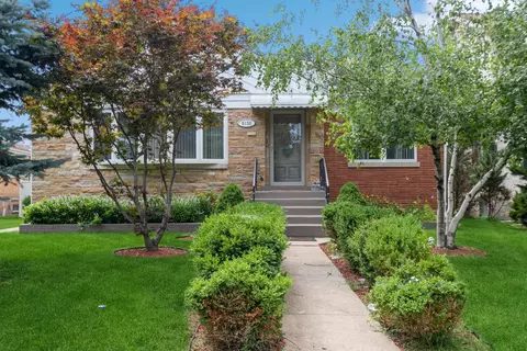 8132 N Odell Ave, Niles, IL 60714