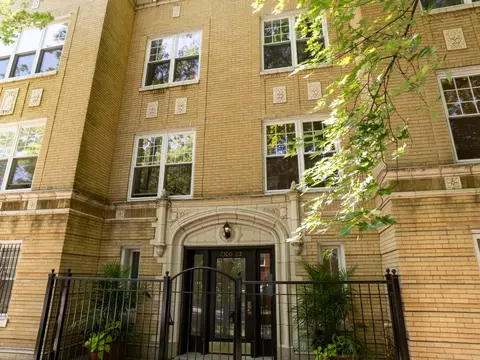 7300 N Wolcott Ave #201, Chicago, IL 60626
