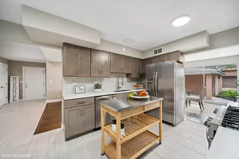 1736 E 92nd Pl, Chicago, IL 60617 photo 9