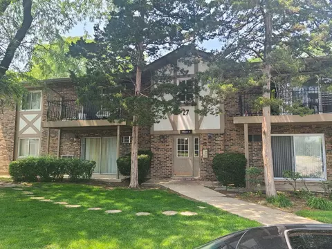 9 S116 S Frontage Rd #27-101, Willowbrook, IL 60527