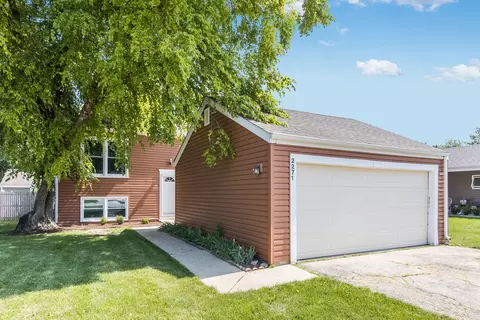2271 Bluebell Ct, Aurora, IL 60506