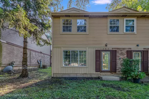 152 S Lake St, Mundelein, IL 60060
