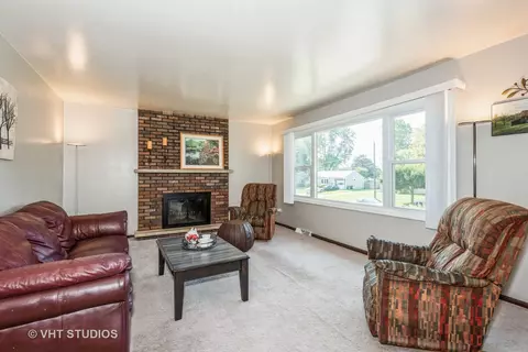 834 Morgan St, Elgin, IL 60123 photo 3