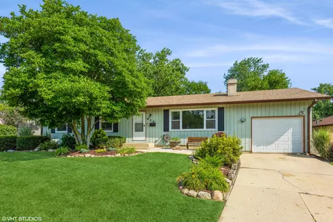 834 Morgan St, Elgin, IL 60123