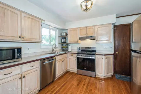 834 Morgan St, Elgin, IL 60123 photo 4