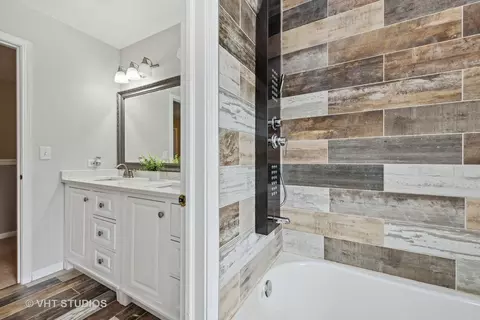 1184 Hunters Rdg E, Hoffman Estates, IL 60192 photo 18