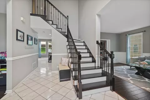1184 Hunters Rdg E, Hoffman Estates, IL 60192 photo 2