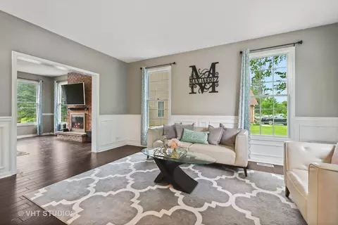 1184 Hunters Rdg E, Hoffman Estates, IL 60192 photo 3