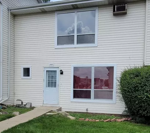 249 Peppertree Ln, Aurora, IL 60504