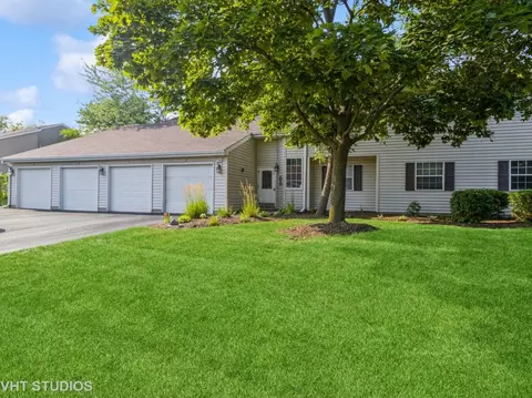 556 E Shag Bark Ln #H, Streamwood, IL 60107