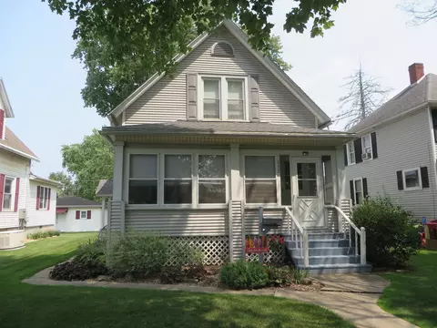 612 N Pine St, Momence, IL 60954