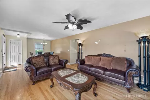 39 N Alfred Ave, Elgin, IL 60123 photo 9