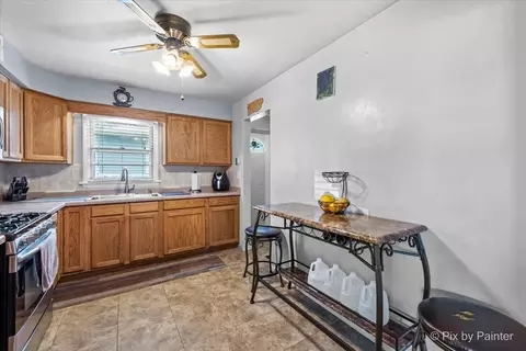 39 N Alfred Ave, Elgin, IL 60123 photo 10