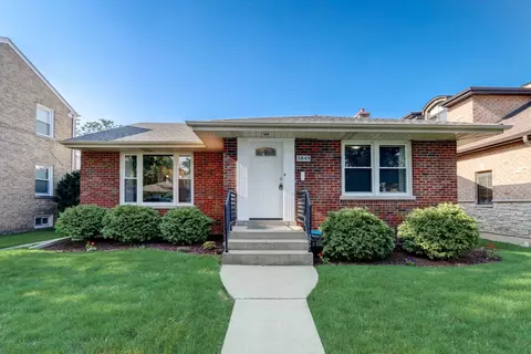 3849 Dobson St, Skokie, IL 60076