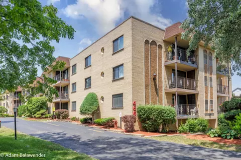 4660 N Austin Ave #201, Chicago, IL 60630