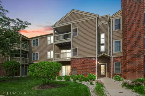 127 Glengarry Dr #308, Bloomingdale, IL 60108