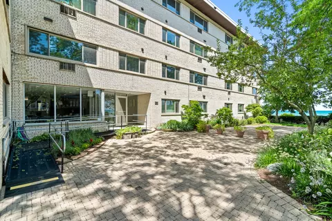 1050 W Columbia Ave #3C, Chicago, IL 60626