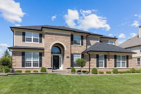 416 Birmingham Ln, Schaumburg, IL 60193