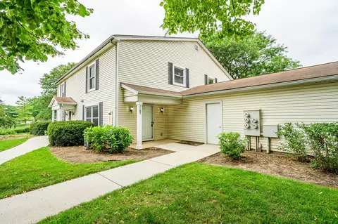 1165 E Greenbriar Ln #B, Palatine, IL 60074