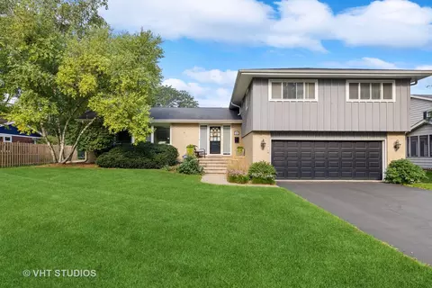 1628 Whittier Ln, Wheaton, IL 60189