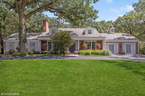 15 Brighton Ln, Oak Brook, IL 60523