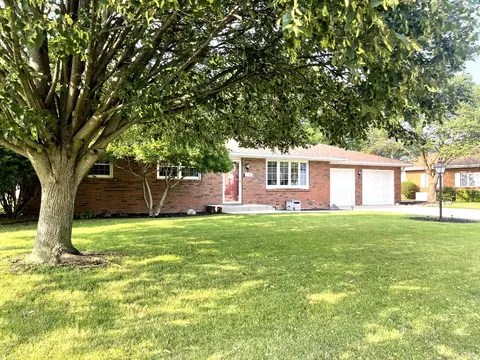 106 Saunders St, Dalzell, IL 61320
