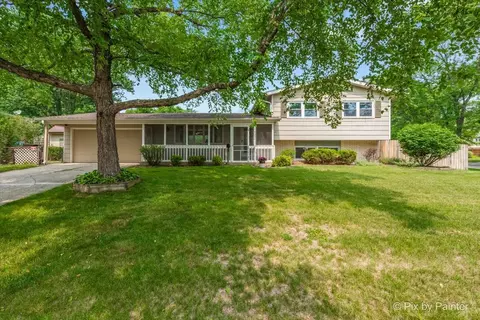 986 Darlington Ln, Crystal Lake, IL 60014