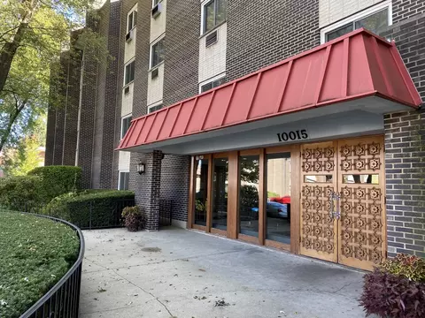 10015 Beverly Dr #311, Skokie, IL 60076