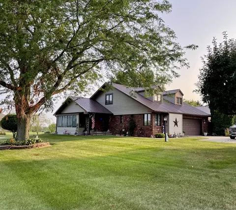 816 Cambridge Ct, Paxton, IL 60957