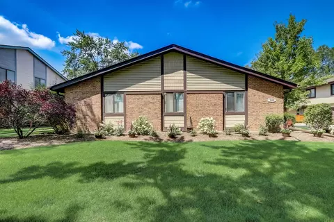 8306 Portsmouth Dr #21, Darien, IL 60561