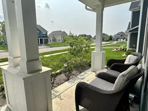 2017 Whitethorn Dr, Aurora, IL 60503 photo 2