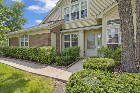1667 Chelmsford Ct #4, Bartlett, IL 60103