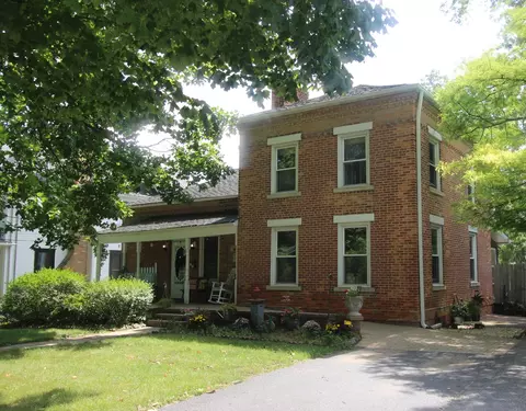 517 Dean St, Woodstock, IL 60098