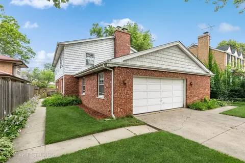 2140 Lake Ave, Wilmette, IL 60091