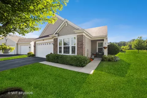 1080 Laguna Ln, Pingree Grove, IL 60140