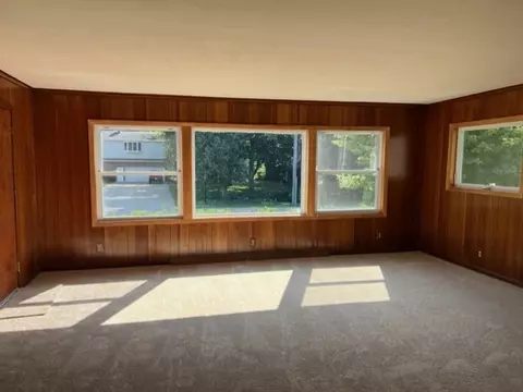 2813 S Riverside Dr, Mchenry, IL 60050 photo 6