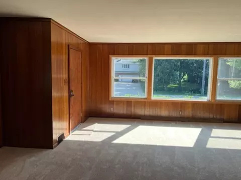 2813 S Riverside Dr, Mchenry, IL 60050 photo 5