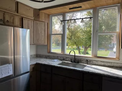 2813 S Riverside Dr, Mchenry, IL 60050 photo 8