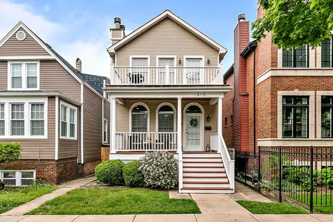 1910 W Barry Ave, Chicago, IL 60657
