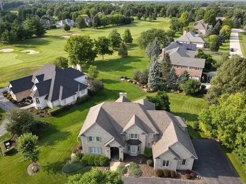 2 Normandy Dr, Cary, IL 60013