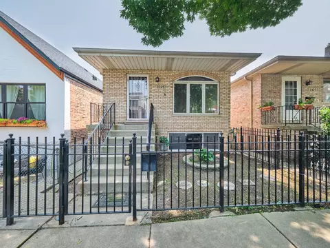 3325 S Carpenter St, Chicago, IL 60608