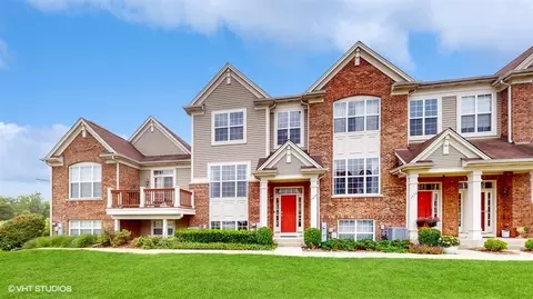 1478 Deer Pointe Dr, South Elgin, IL 60177