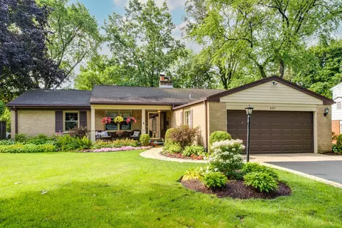 407 W Sheridan Pl, Lake Bluff, IL 60044