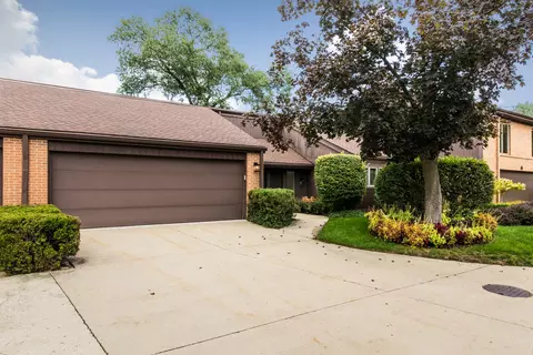 30 Boardwalk Pl, Park Ridge, IL 60068